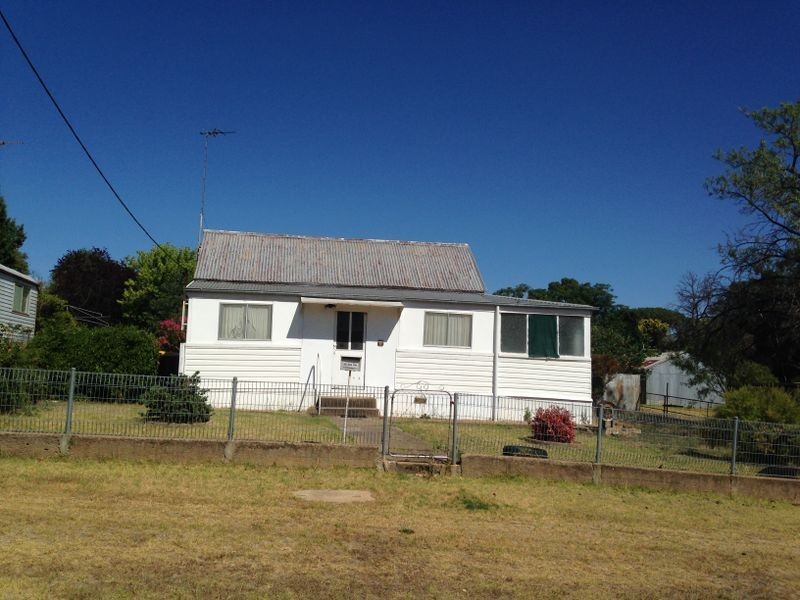 13 Yass Street, Young NSW 2594