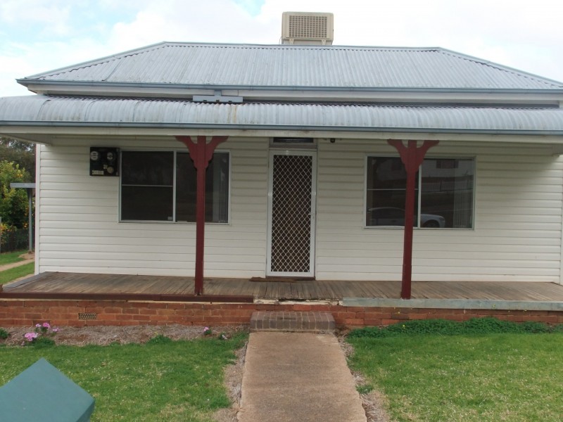 70 Yass St, Young NSW 2594