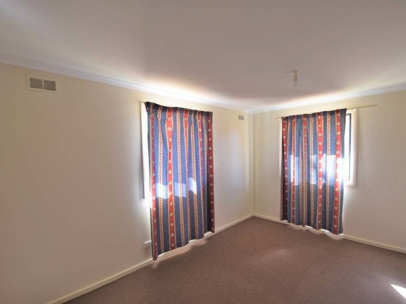 25 Taylor Road, Young NSW 2594