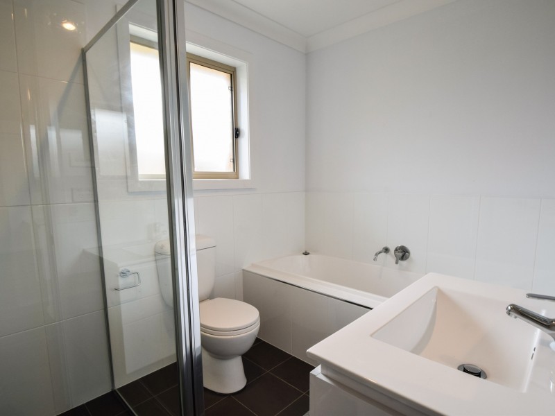 Unit 2/1 Patterson Ave, Young NSW 2594
