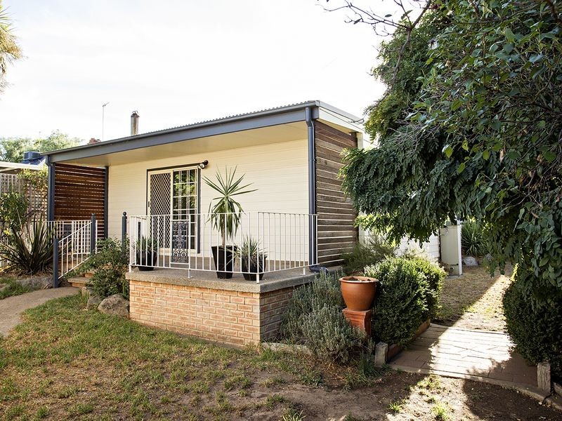 14 Yass Street, Young NSW 2594