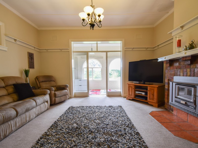 23 Elizabeth Street, Young NSW 2594