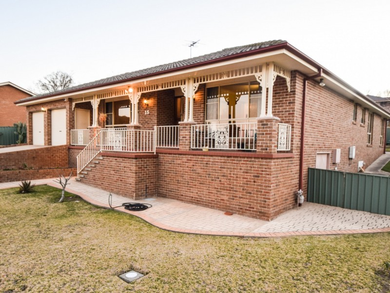 15 Petticoat Lane, Young NSW 2594