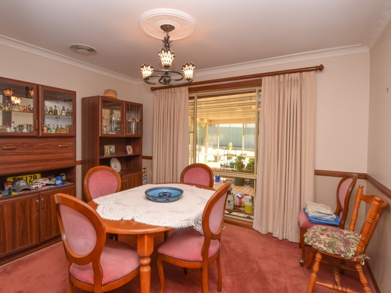 15 Petticoat Lane, Young NSW 2594