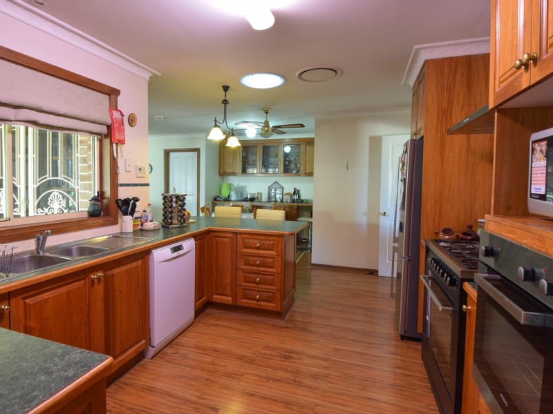 15 Petticoat Lane, Young NSW 2594