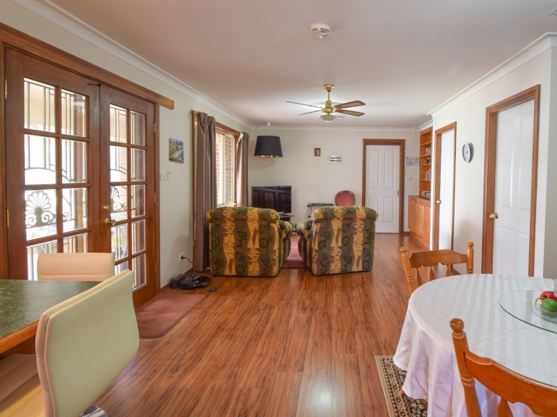 15 Petticoat Lane, Young NSW 2594