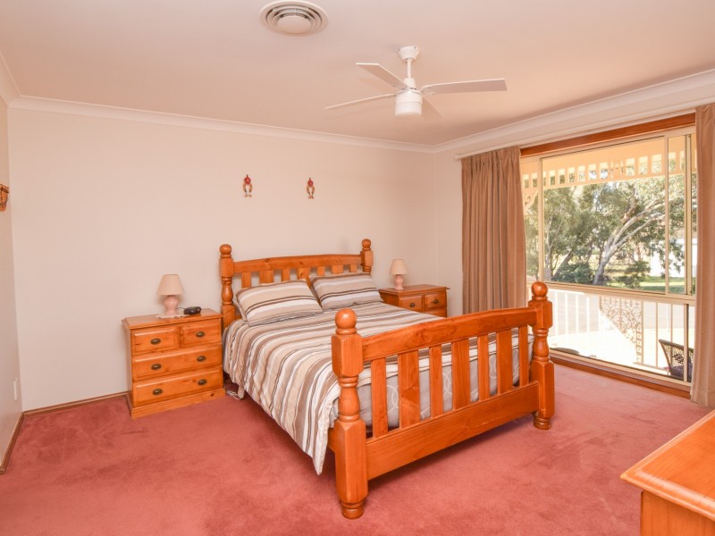 15 Petticoat Lane, Young NSW 2594