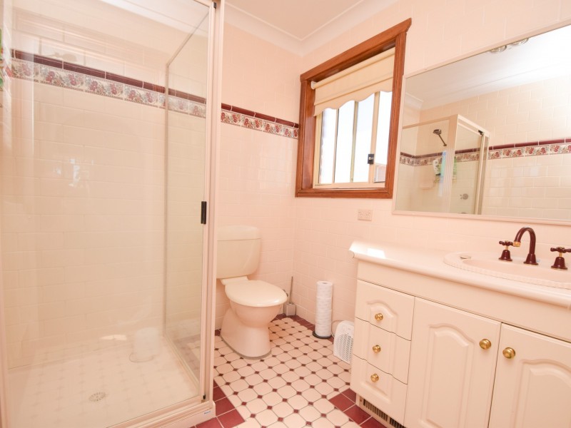 15 Petticoat Lane, Young NSW 2594
