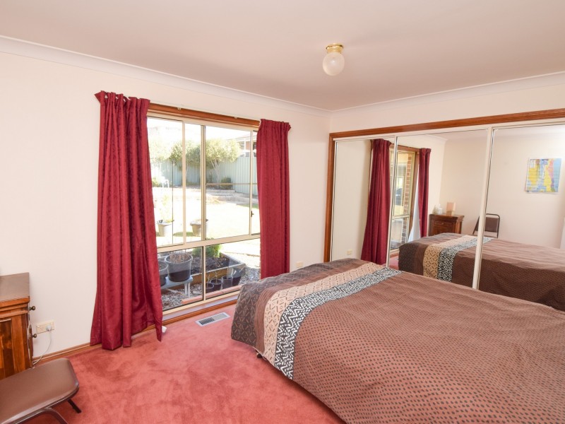15 Petticoat Lane, Young NSW 2594