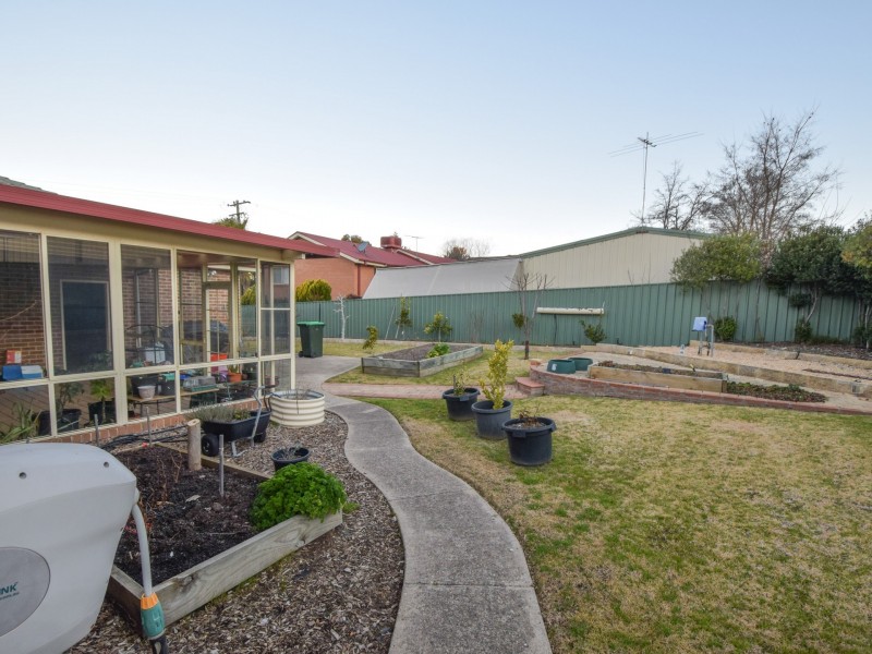 15 Petticoat Lane, Young NSW 2594