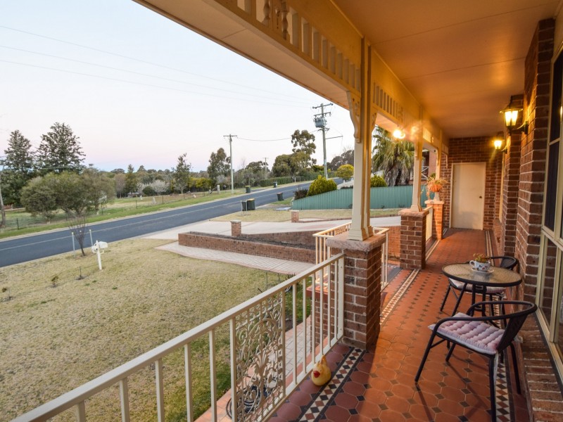 15 Petticoat Lane, Young NSW 2594