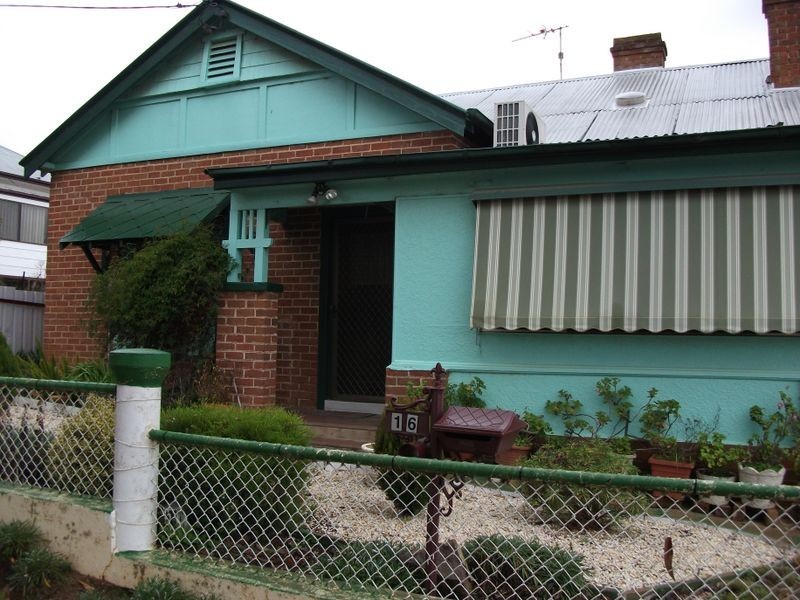 16 Lynch Street, Young NSW 2594