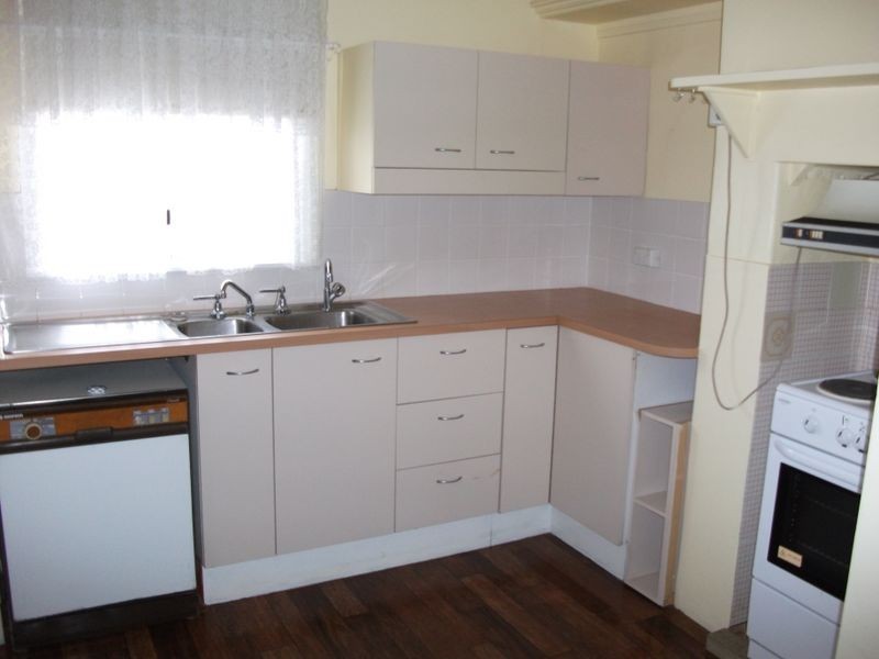 16 Lynch Street, Young NSW 2594