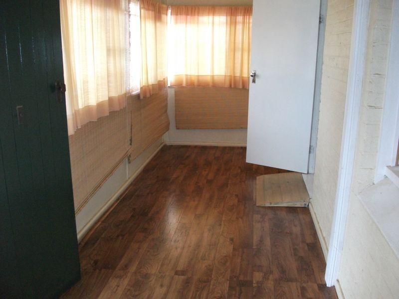 16 Lynch Street, Young NSW 2594