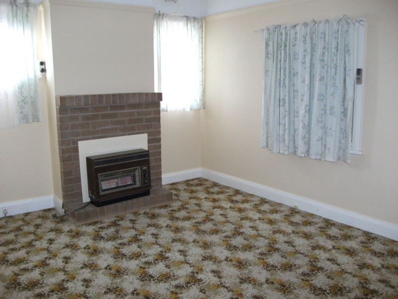 16 Lynch Street, Young NSW 2594