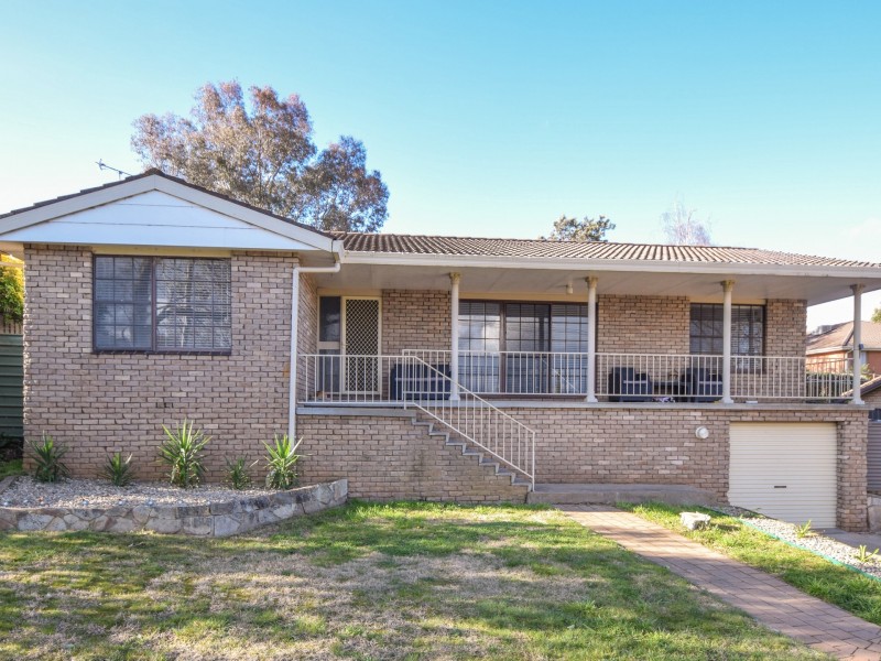 9 Hardy Avenue, Young NSW 2594