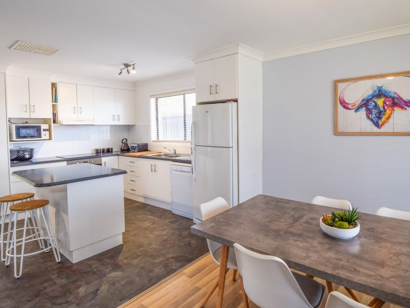 9 Hardy Avenue, Young NSW 2594