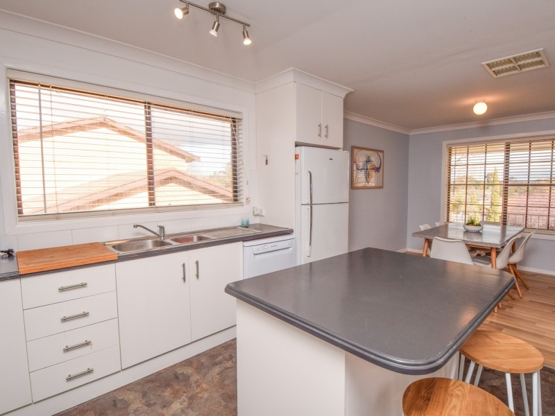 9 Hardy Avenue, Young NSW 2594