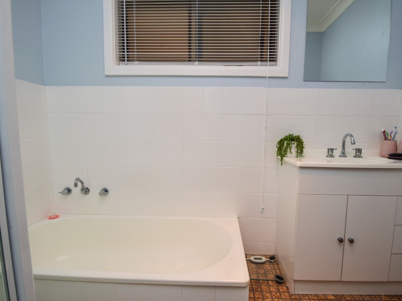 9 Hardy Avenue, Young NSW 2594