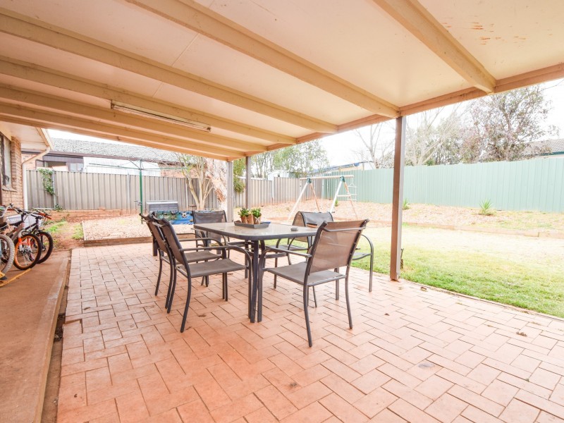 9 Hardy Avenue, Young NSW 2594