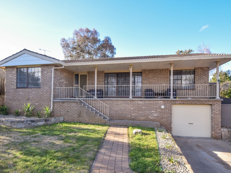 9 Hardy Avenue, Young NSW 2594