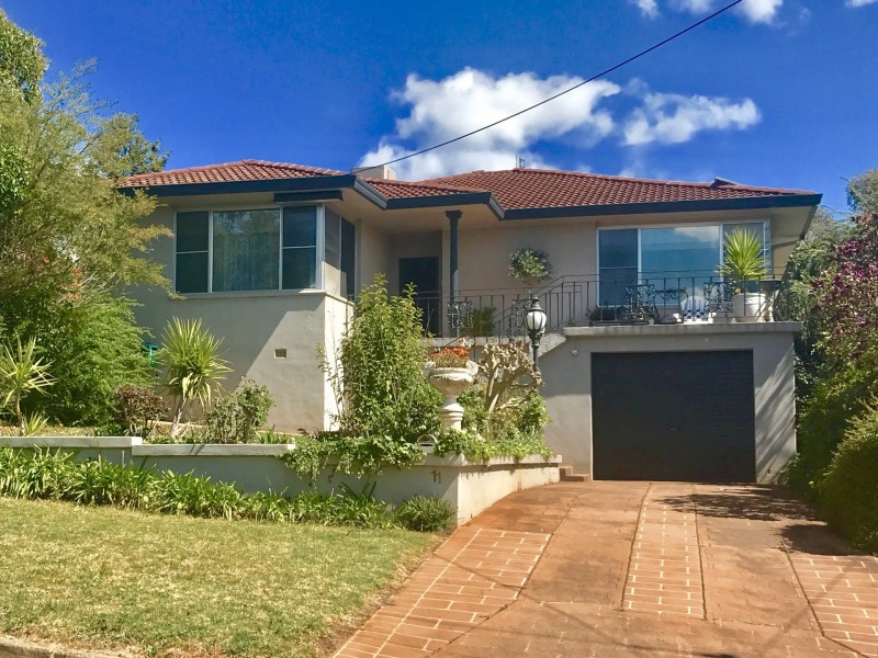 11 White Street, Young NSW 2594