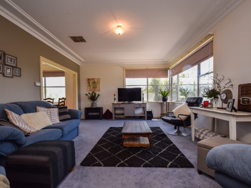 11 White Street, Young NSW 2594