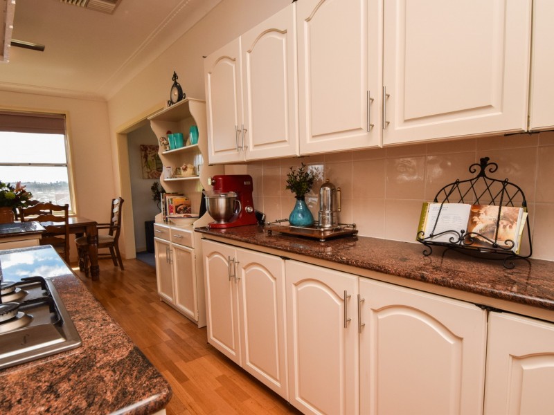 11 White Street, Young NSW 2594