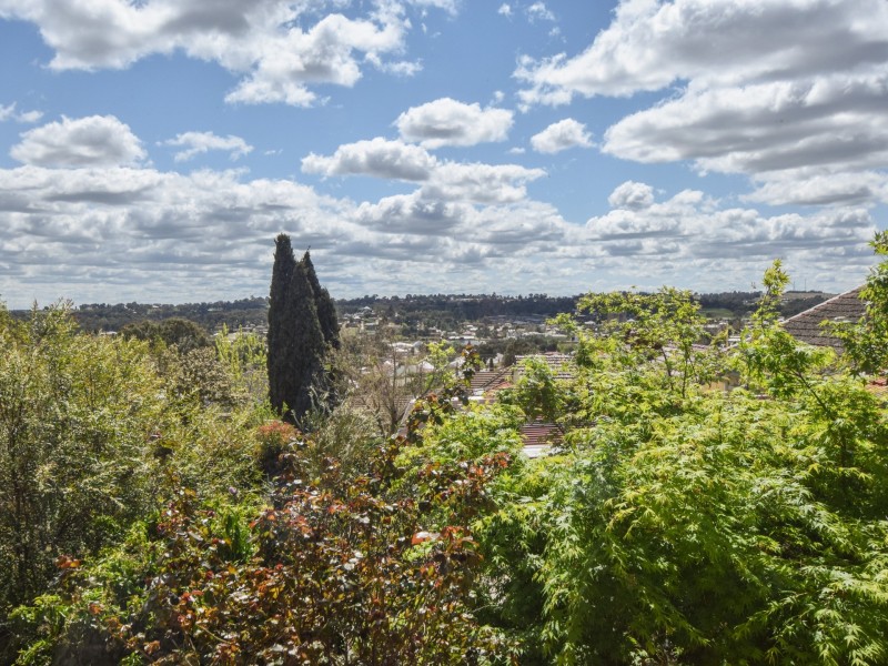 11 White Street, Young NSW 2594