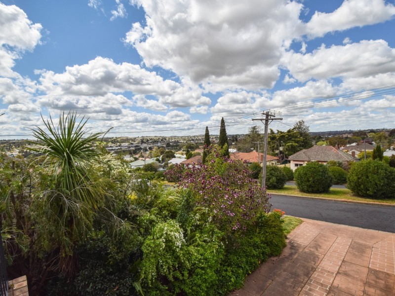 11 White Street, Young NSW 2594