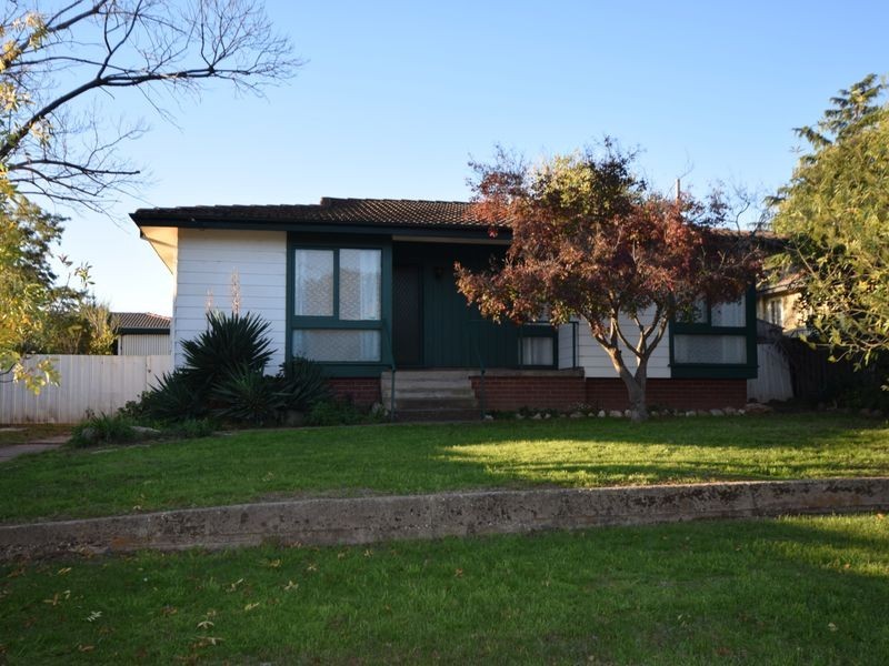 9 Crowther Street, Young NSW 2594