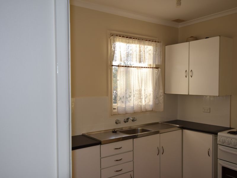 9 Crowther Street, Young NSW 2594