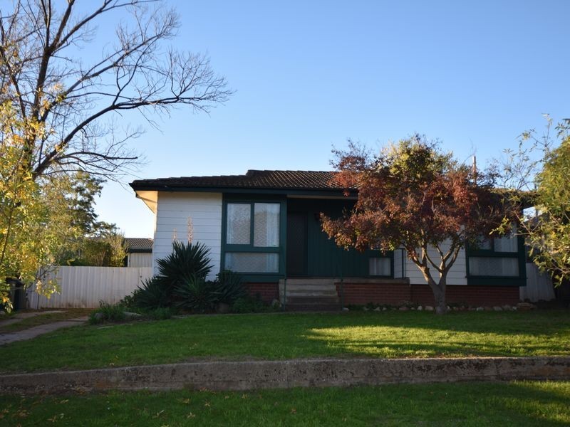 9 Crowther Street, Young NSW 2594