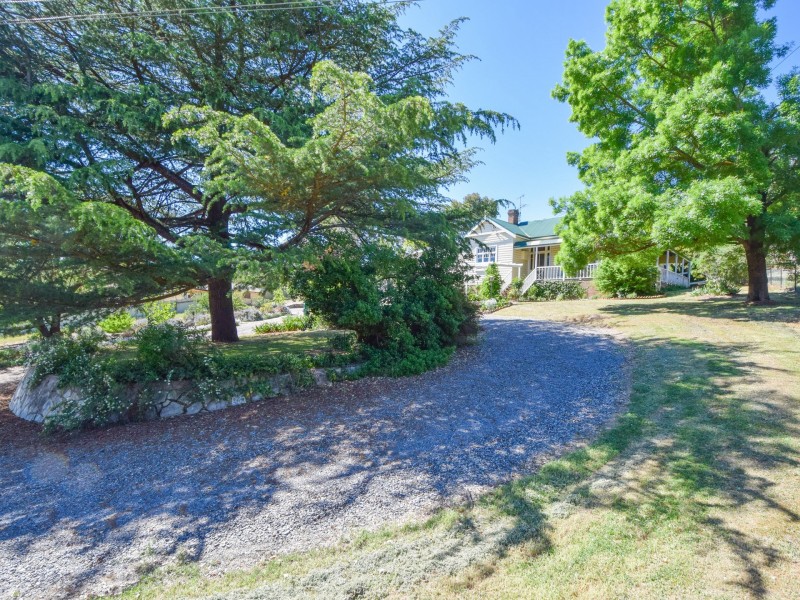 35 Whiteman Avenue, Young NSW 2594