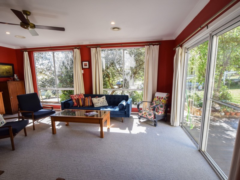 35 Whiteman Avenue, Young NSW 2594