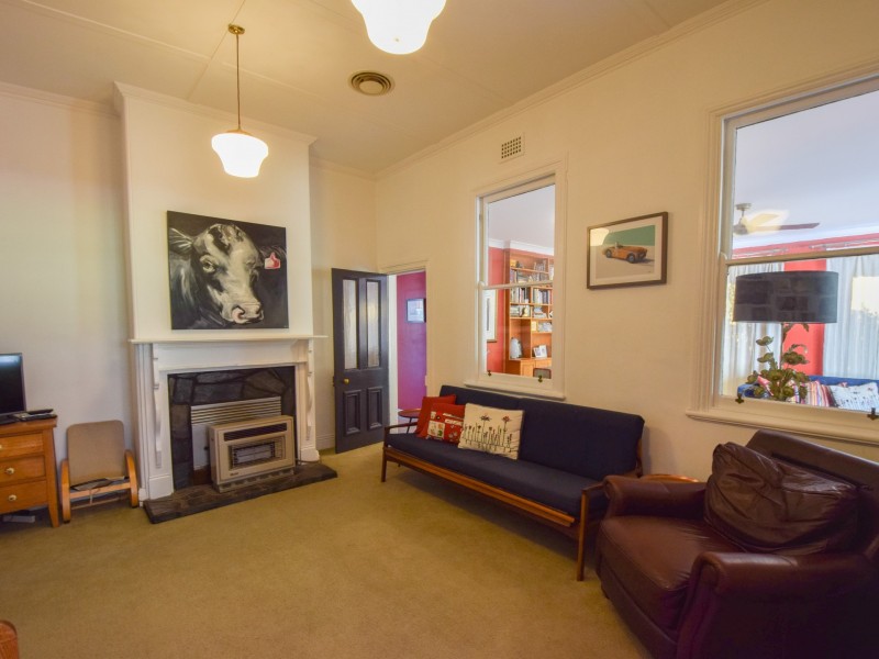 35 Whiteman Avenue, Young NSW 2594