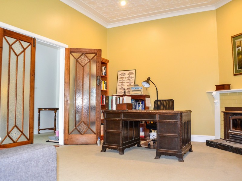 35 Whiteman Avenue, Young NSW 2594