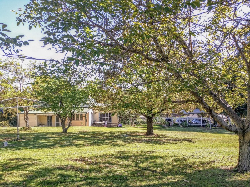 35 Whiteman Avenue, Young NSW 2594