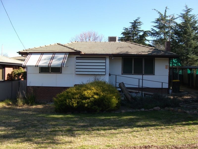 43 Taylor Rd, Young NSW 2594