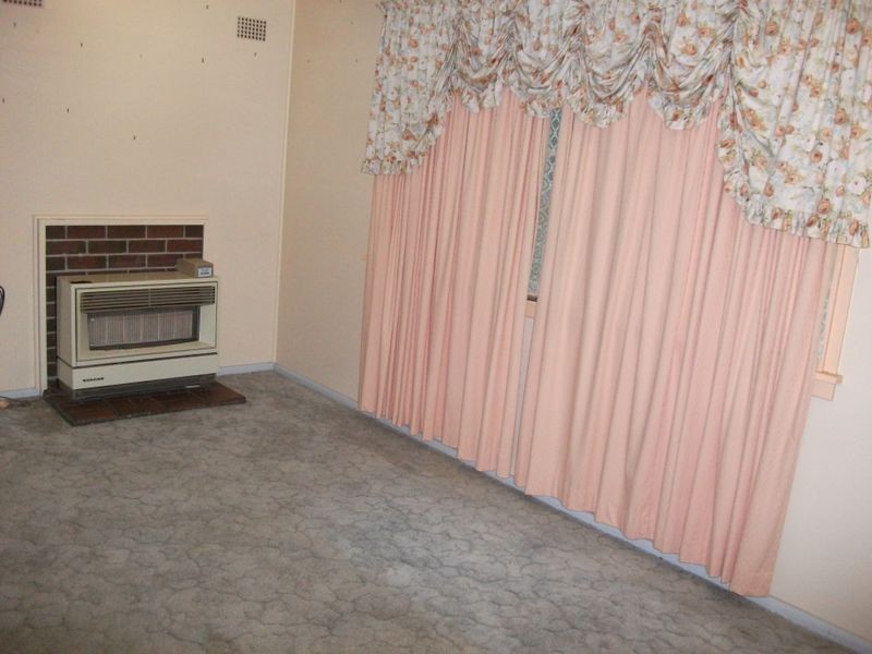 43 Taylor Rd, Young NSW 2594