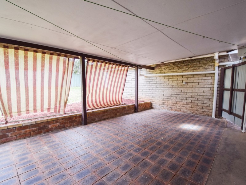 7 Charles Crescent, Young NSW 2594