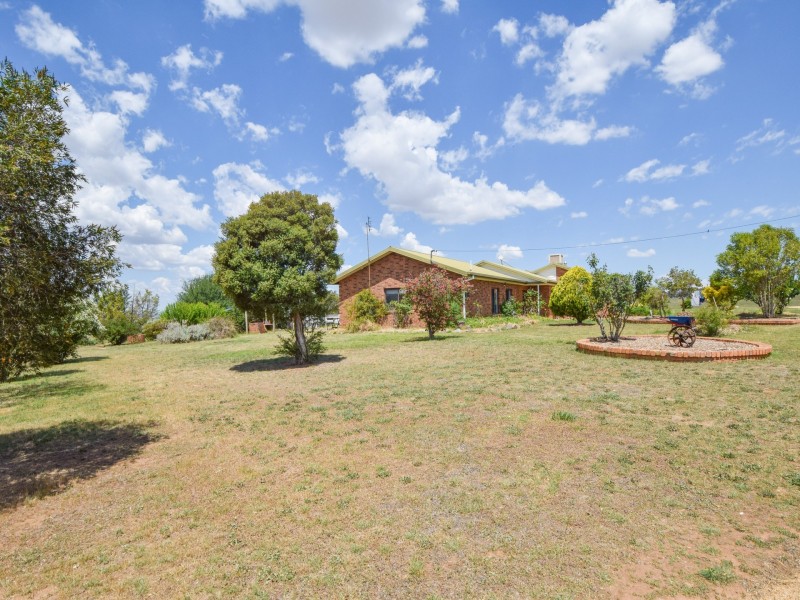 24 Bonnie Doon Rd (Prunevale), Young NSW 2594