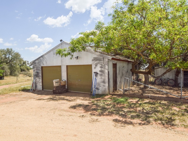 24 Bonnie Doon Rd (Prunevale), Young NSW 2594