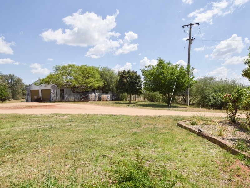 24 Bonnie Doon Rd (Prunevale), Young NSW 2594