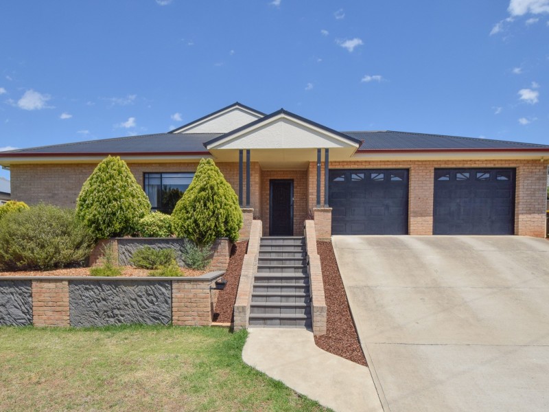 41 Petticoat Lane, Young NSW 2594