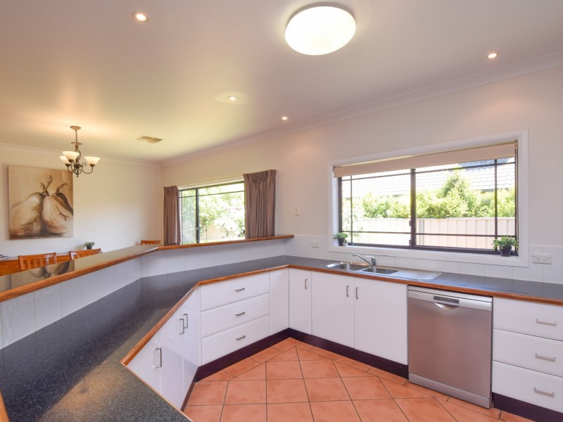 41 Petticoat Lane, Young NSW 2594