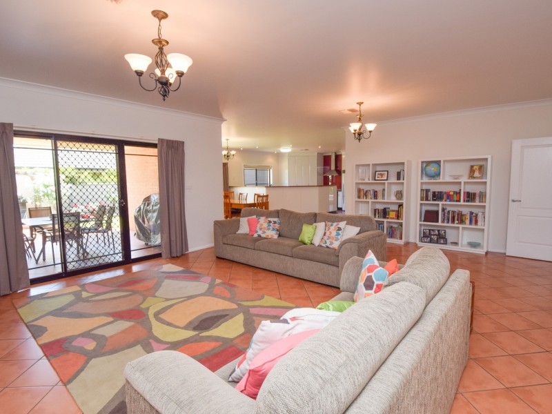 41 Petticoat Lane, Young NSW 2594