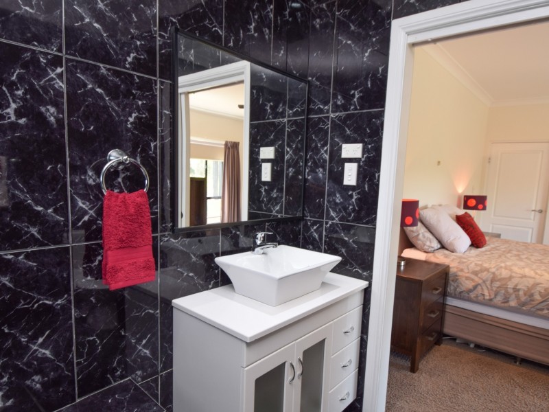 41 Petticoat Lane, Young NSW 2594