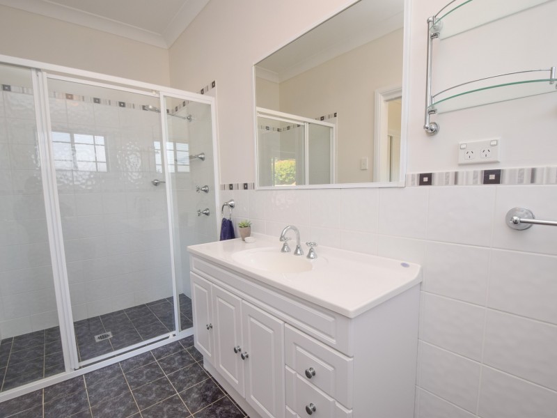 41 Petticoat Lane, Young NSW 2594