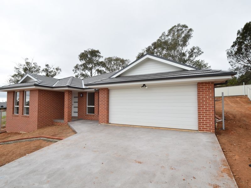 8 Henry Place, Young NSW 2594